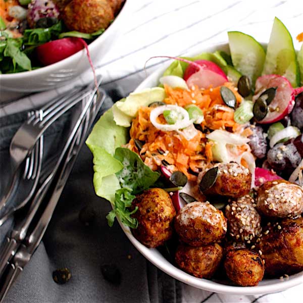 buschenschank, buddha bowl, vegan, veggie, foodblog, graz, käferbohnen, foodfreshion, salad. potato, tahini